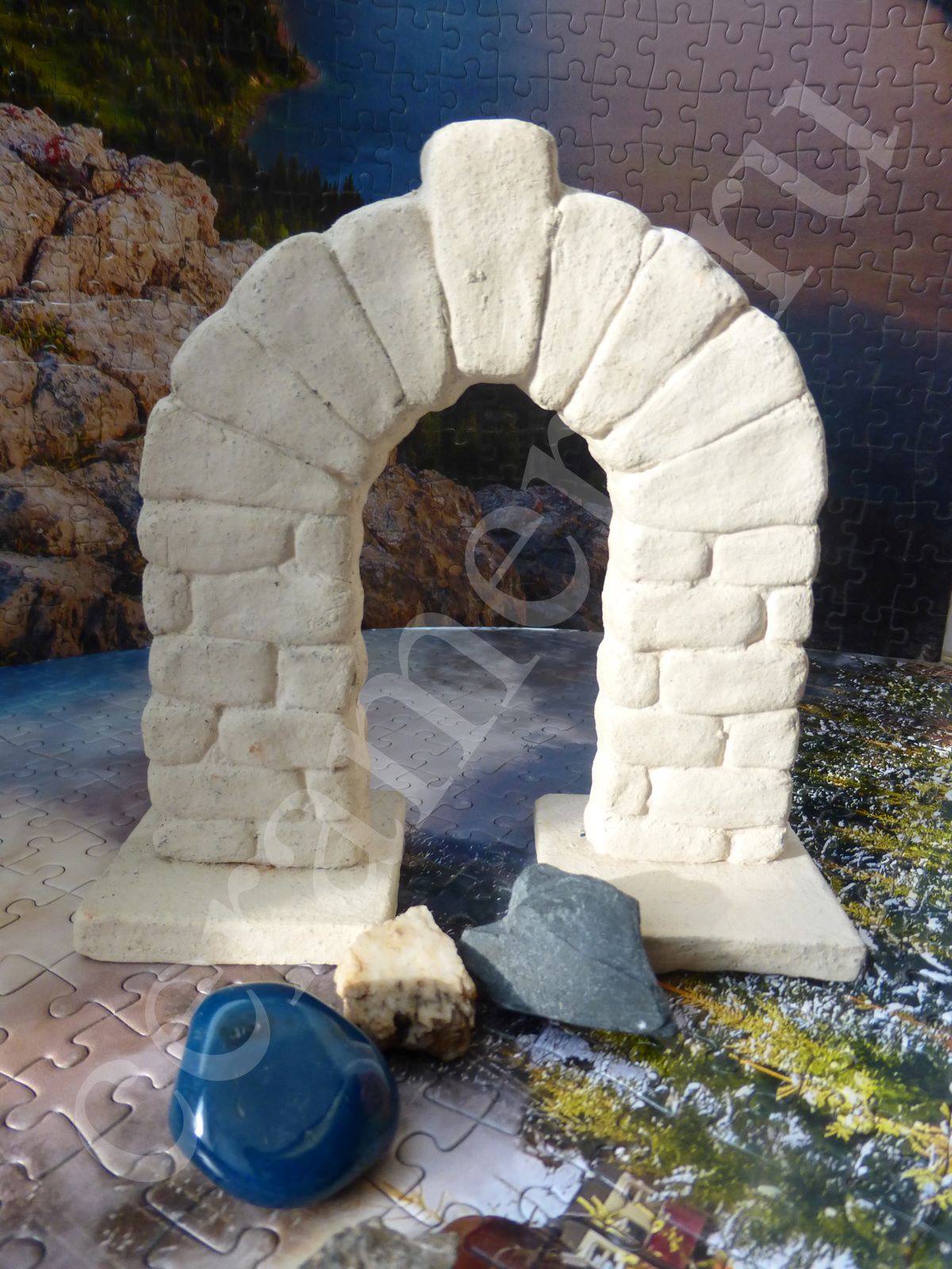 "Древняя арка" из белой глины